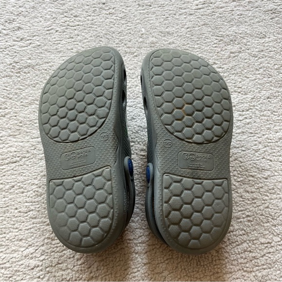 Thomas the tank engine slippers, size 11/12 boy - Picture 4 of 5